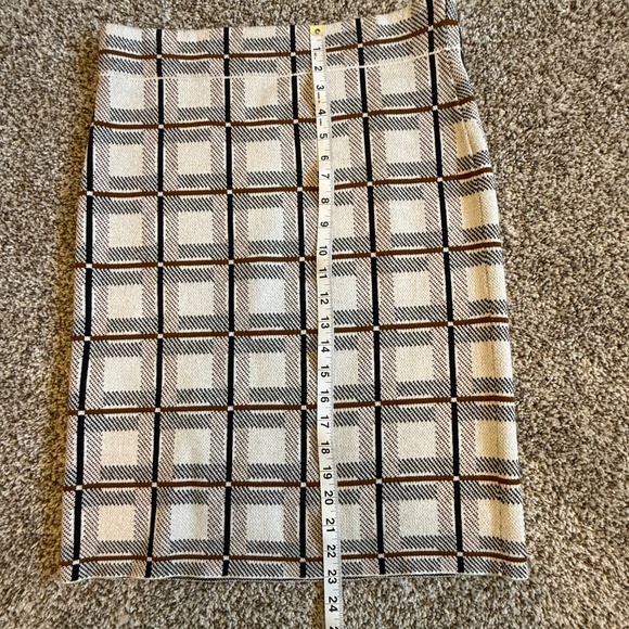 Ann Taylor Pencil Skirt - Picture 5 of 8